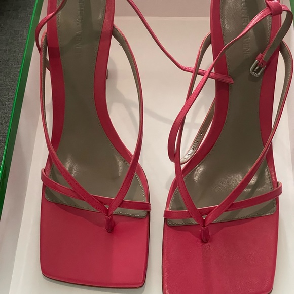 Bottega Veneta stretch strap sandal - Picture 2 of 7